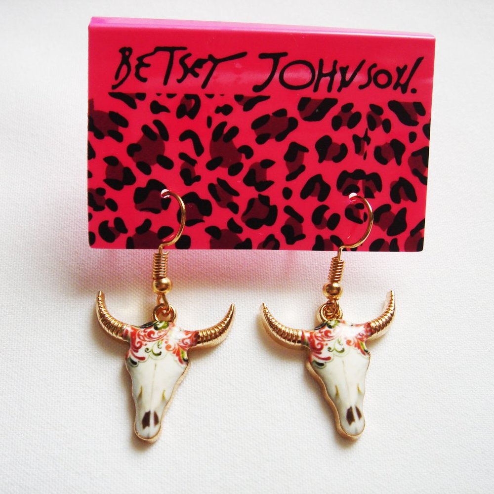 NWT BETSEY JOHNSON BULL SKULL EARRINGS